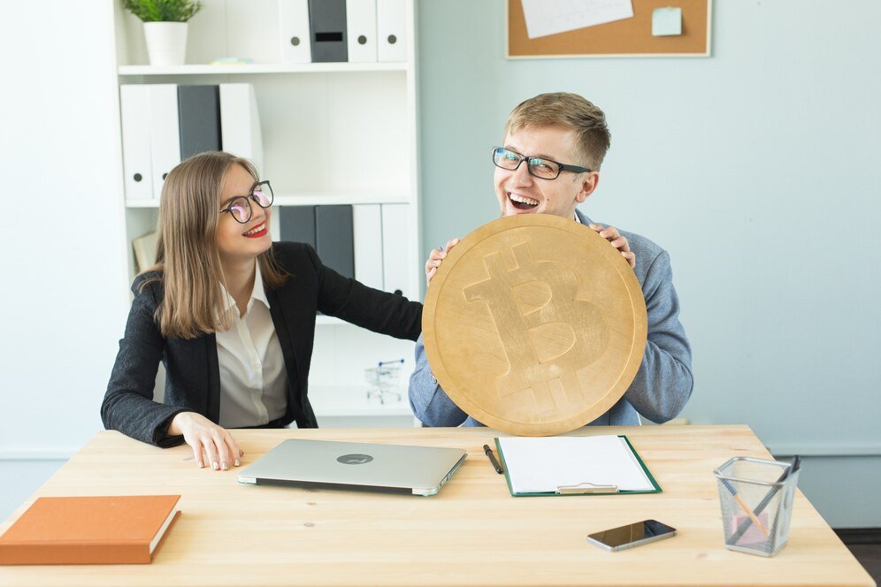 Benefits of joining a crypto prop firm for beginners